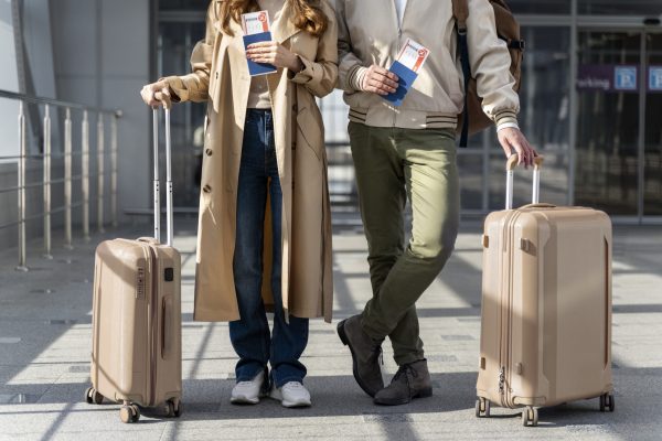 close-up-people-traveling-together
